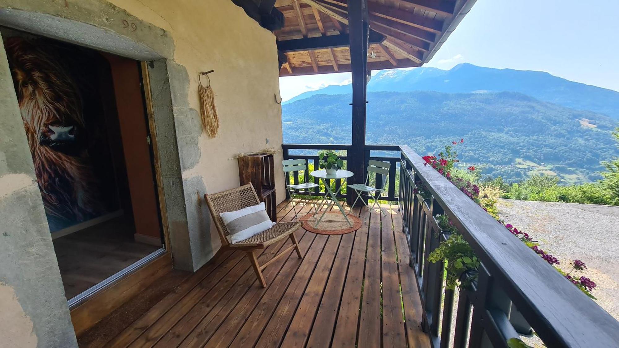 Le Refuge Du Montagnard Bed & Breakfast Marthod Bagian luar foto